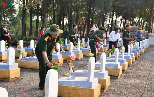 Tribute paid to fallen soldiers at former battlefields in Quang Tri - ảnh 2