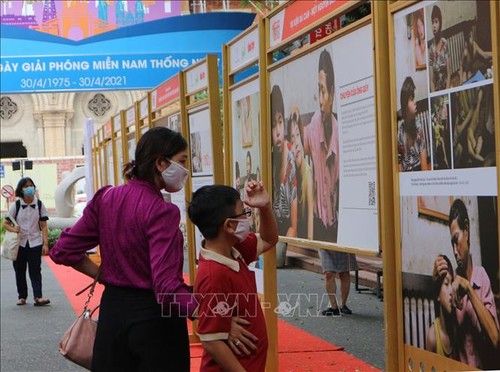 Exhibition on Vietnam's Agent Orange/dioxin lawsuit opens in HCMC - ảnh 1