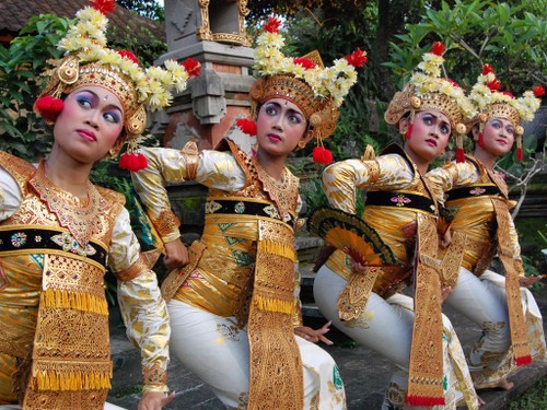 Balinese dance - religious, artistic expression of Indonesian islanders - ảnh 4