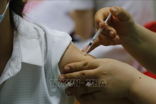 Vietnam begins human clinical trial of COVID vaccine ARCT-154 - ảnh 1