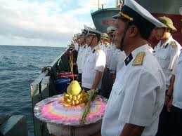 Homenajean a mártires vietnamitas en defensa de la soberanía marítima  - ảnh 1