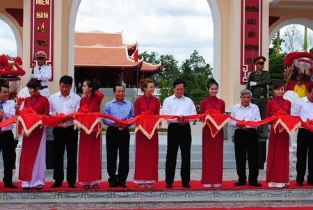 Primer vietnamita inaugura importantes obras de infraestructura en el Sur  - ảnh 2