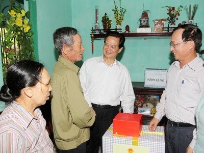  Premier vietnamita contacta con votantes en la ciudad norteña de Hai Phong  - ảnh 1