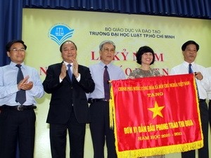 Urgen mejor calidad de formación en Día del maestro de Vietnam  - ảnh 1
