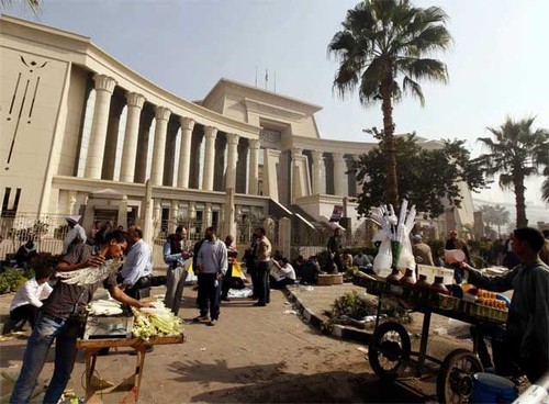  Aumenta escalada de tensiones en crisis institucional egipcia  - ảnh 1