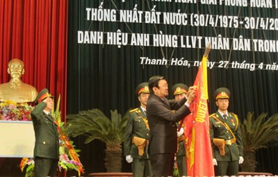 Militares de Thanh Hoa reciben título de Héroe de las Fuerzas Armadas  - ảnh 1