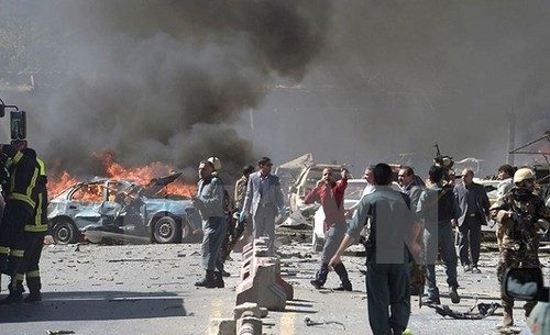 Atentado con bombas en un barrio diplomático de Kabul deja 90 muertos - ảnh 1