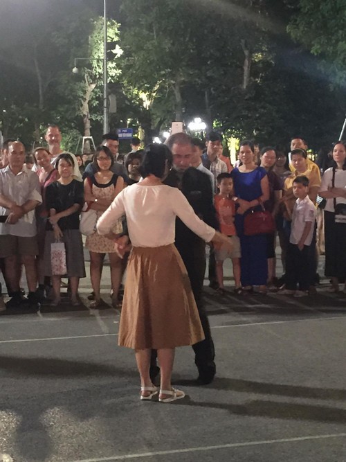 Tango, danza que acerca la cultura argentina al público vietnamita - ảnh 4