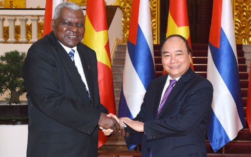 Primer ministro de Vietnam recibe al dirigente parlamentario cubano  - ảnh 1
