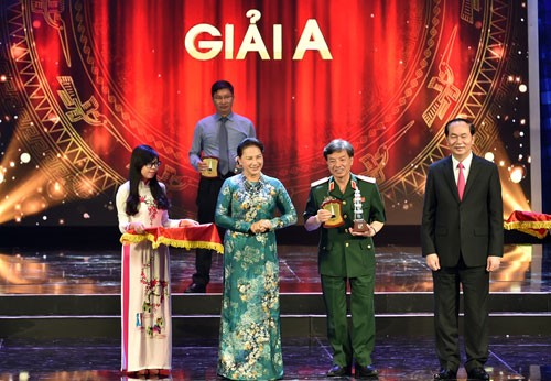 Evalúan las contribuciones del sector periodístico a logros de Vietnam  - ảnh 1