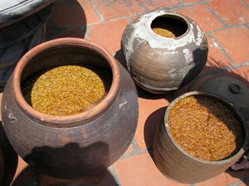 El oficio de fabricar salsa de soja en Cu Da - ảnh 1