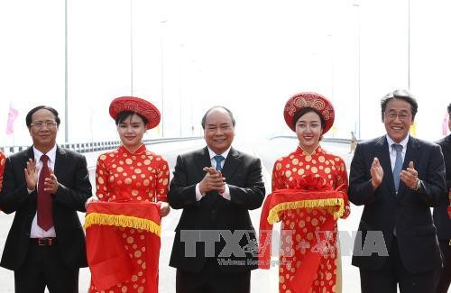 Vietnam inaugura el puente sobre el mar más largo del Sudeste Asiático - ảnh 1