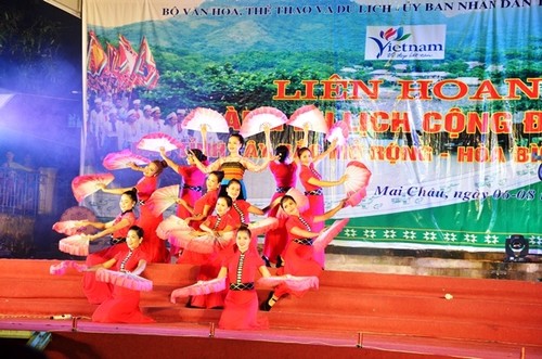 Inauguran el Festival del Turismo comunitario del Noroeste de Vietnam 2017 - ảnh 1