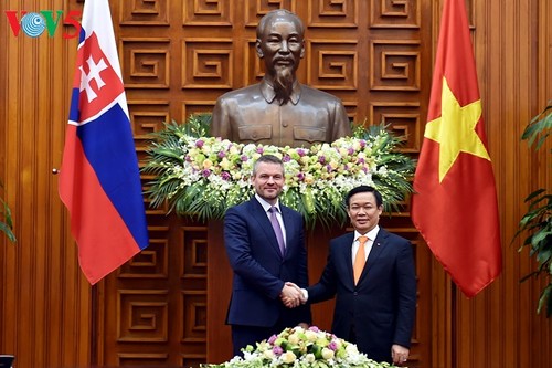 Vietnam y Eslovaquia abogan por una mayor cooperación económica  - ảnh 1