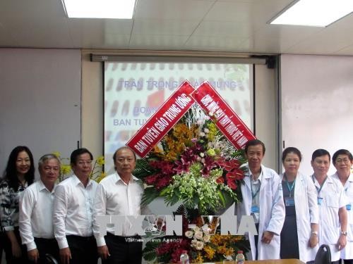 Rinden tributos a los médicos vietnamitas en su día - ảnh 1