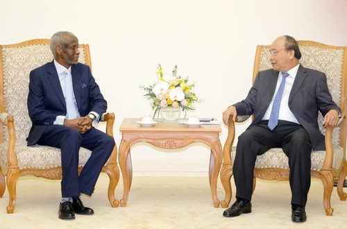 Primer ministro vietnamita recibe a nuevos embajadores de Egipto y Sudán  - ảnh 1