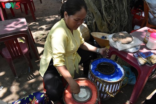 Mercado al aire libre, un producto del turismo comunitario en Hue  - ảnh 1