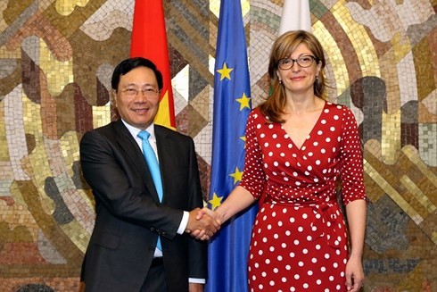 Vicepremier vietnamita continúa su agenda de trabajo en Bulgaria - ảnh 1