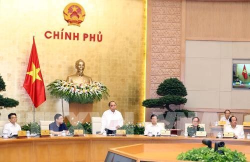 Premier vietnamita preside reunión gubernamental sobre la elaboración de leyes  - ảnh 1