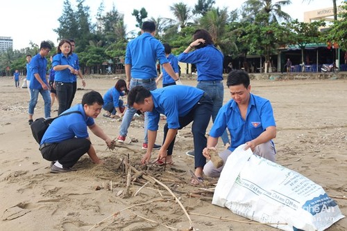 Jóvenes vietnamitas responden a la Campaña “A Limpiar el Mundo” 2018 - ảnh 1