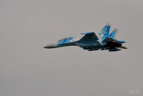 Ucrania lanza ejercicios aéreos a gran escala con la OTAN - ảnh 1
