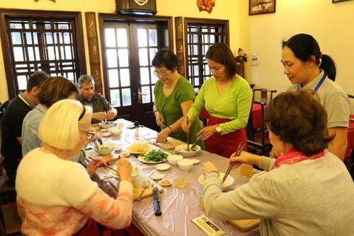 Pham Thi Anh Tuyet, experta en gastronomía tradicional de Hanói  - ảnh 2