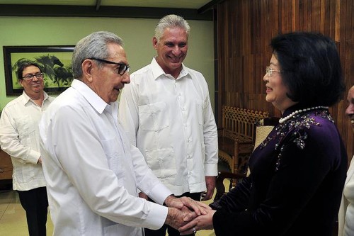 Máximos dirigentes cubanos reciben a vicepresidenta de Vietnam  - ảnh 1