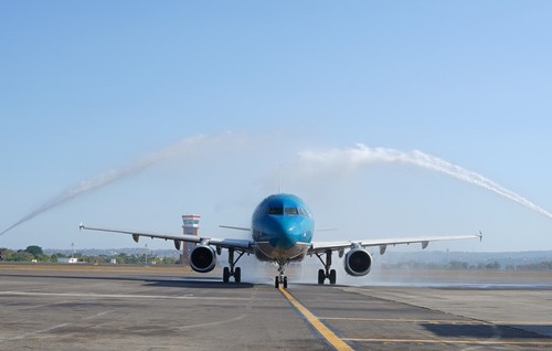 Vietnam Airlines inaugura ruta aérea entre Ciudad Ho Chi Minh e Indonesia - ảnh 1