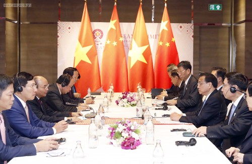 Dialoga premier vietnamita con líderes mundiales al margen de la 35 Cumbre de la Asean  - ảnh 1