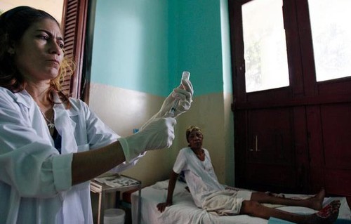 Condenan campaña de Estados Unidos contra cooperación médica internacional cubana  - ảnh 1