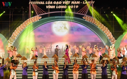 Inauguran en Vinh Long IV Festival de Arroz de Vietnam  - ảnh 1