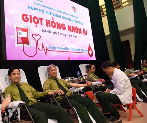 Vietnam por proporcionar suficiente sangre a los necesitados pese a pandemia de Covid-19 - ảnh 1