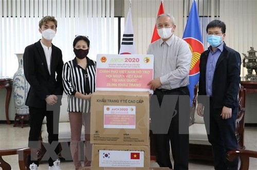 Vietnam entrega mascarillas antibacterianas a compatriotas en Corea del Sur - ảnh 1