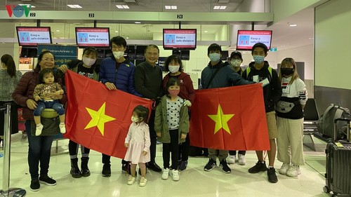Ciudadanos vietnamitas regresan a casa desde Australia y Nueva Zelanda - ảnh 1