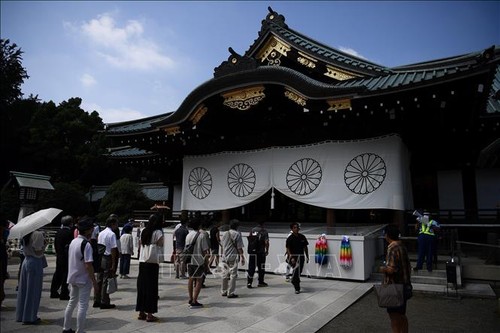 Abe Shinzo envía ofrenda floral al santuario Yasukuni - ảnh 1