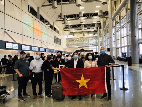 340 ciudadanos vietnamitas varados en Estados Unidos regresan a casa - ảnh 1