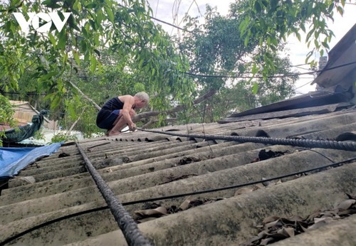 Vietnam evacúa a residentes de las zonas de alto riesgo para hacer frente al tifón Molave - ảnh 1