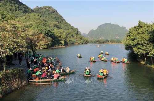  Ninh Binh fija la meta de recibir 7 millones de visitantes al acoger Año Nacional del Turismo 2021 - ảnh 1