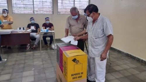 El Salvador celebra elecciones parlamentarias y municipales - ảnh 1