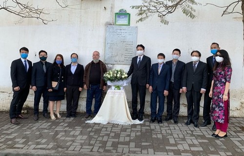 Rinden homenaje póstumo a periodistas argelinos caídos en Vietnam - ảnh 1