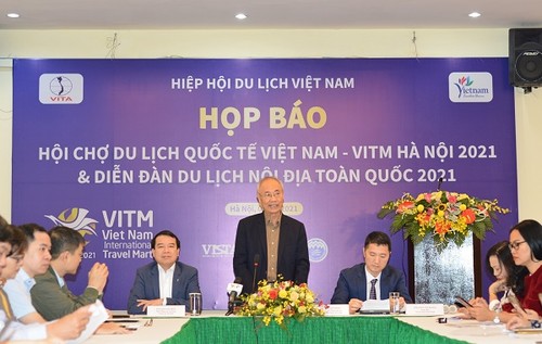 Se celebra un coloquio sobre el turismo interno en Ninh Binh - ảnh 1
