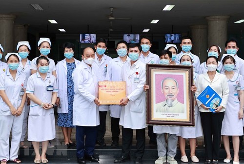 Presidente de Vietnam reafirma el objetivo prioritario de proteger la salud de sus ciudadanos  - ảnh 1