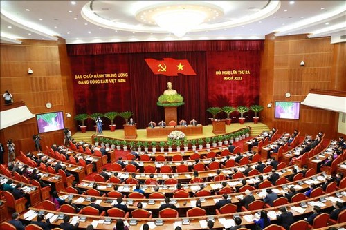 Efectúan tercera jornada del tercer pleno del Comité Central del Partido Comunista del XIII mandato  - ảnh 1