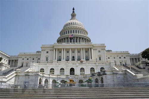 Senado de Estados Unidos aprueba un acuerdo temporal para elevar el techo de la deuda - ảnh 1
