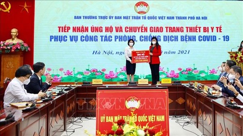 Hanói recibe más donaciones y equipos médicos para la prevención de covid-19 - ảnh 1