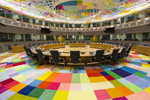 La UE celebra una cumbre centrada en precio de energía, cambio climático y covid-19 - ảnh 1
