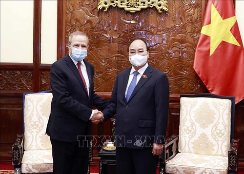 Presidente de Vietnam recibe al embajador argelino  - ảnh 1