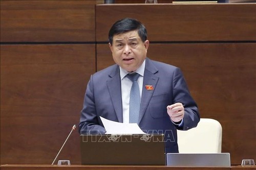 El ministro de Planificación e Inversión vietnamita contesta preguntas sobre la recuperación económica - ảnh 1