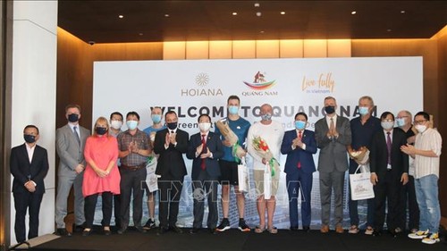 Quang Nam recibe a primeros turistas internacionales con requisitos sanitarios - ảnh 1
