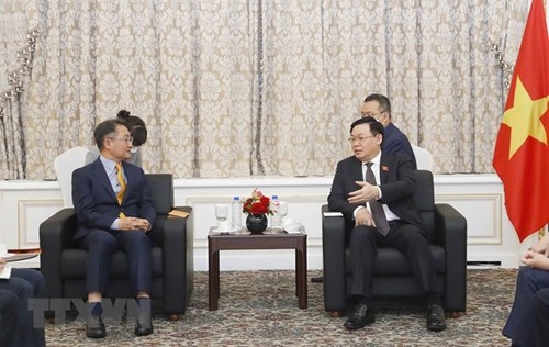Presidente del Parlamento se reúne con empresarios surcoreanos - ảnh 1